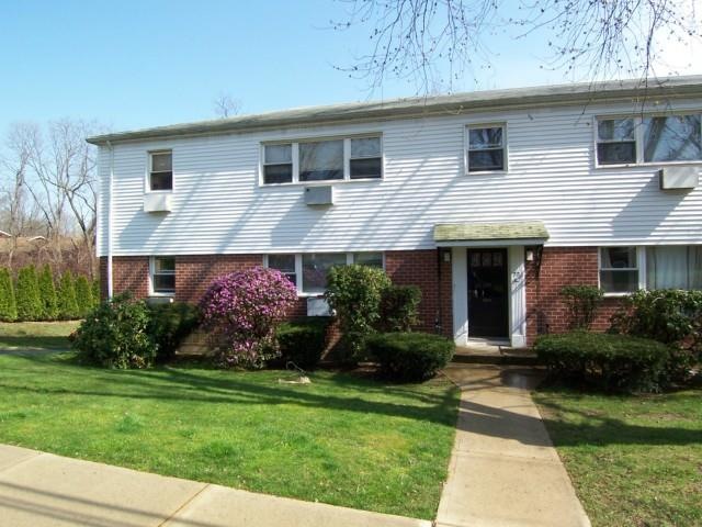 72 Cherry Hill Dr unit 1A, Bridgeport, CT 06606 - photo 1