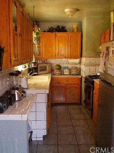 908 W Spruce St, Compton, CA 90220 - photo 1