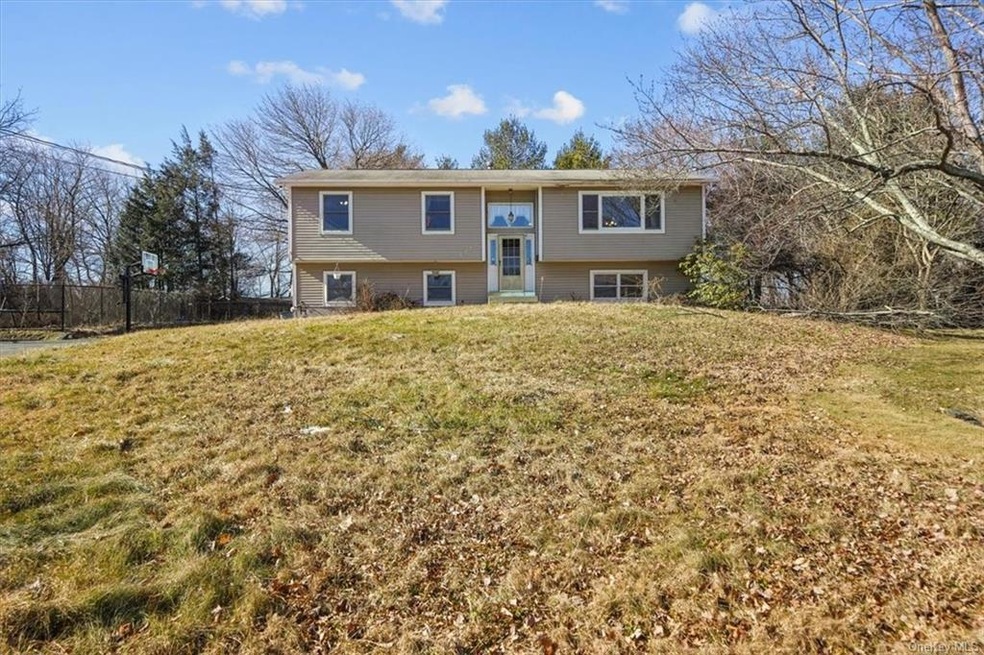 137 N Middletown Rd, Nanuet, NY 10954 - photo 1