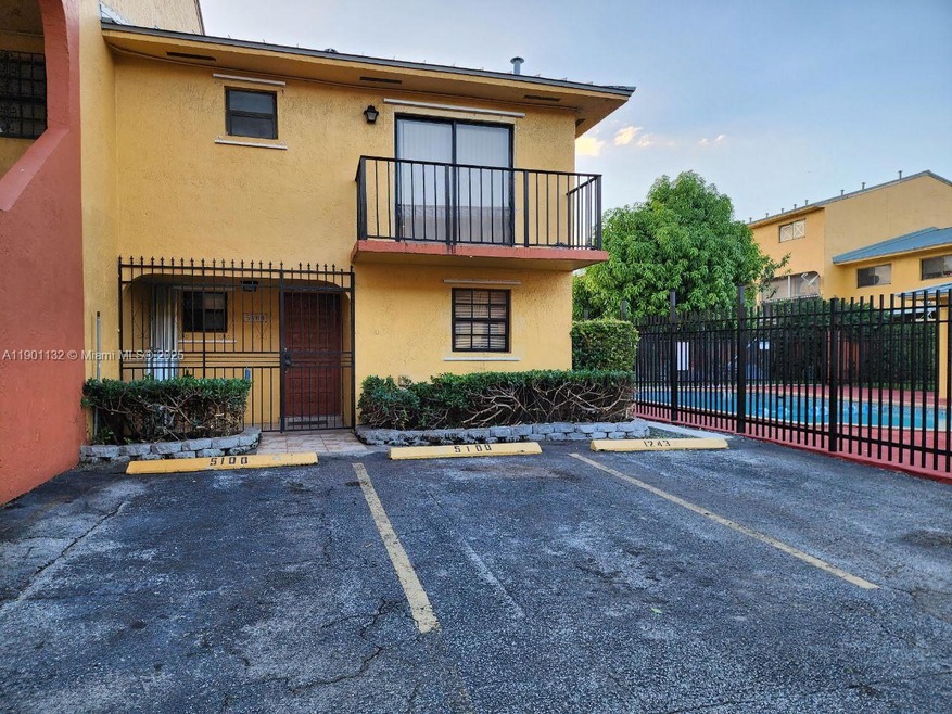 5100 W 12th Ln unit E7, Hialeah, FL 33012 - photo 1