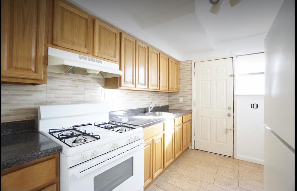 19-08 81st St unit 1, East Elmhurst, NY 11370 - photo 1