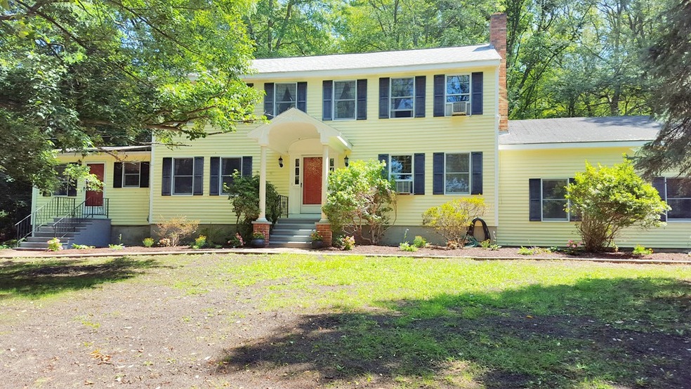 422 Blackstone St, Uxbridge, MA 01569 - photo 1