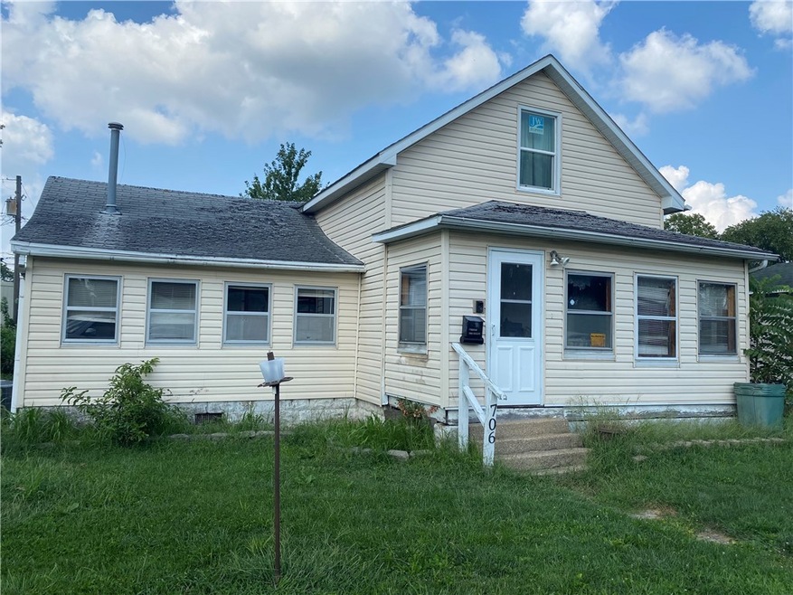 706 W Shelby Ave, Effingham, IL 62401 - photo 1
