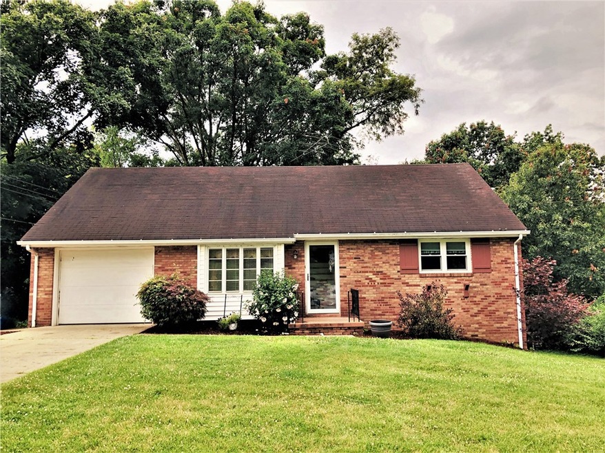 

Welcome to 1121 Fairlane Drive in Hopewe