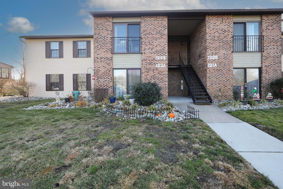 123A Birchfield Ct unit 123A, Mount Laurel, NJ 08054 - photo 1