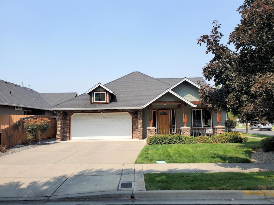 1187 SW Derek Ln, Grants Pass, OR 97527 - photo 1