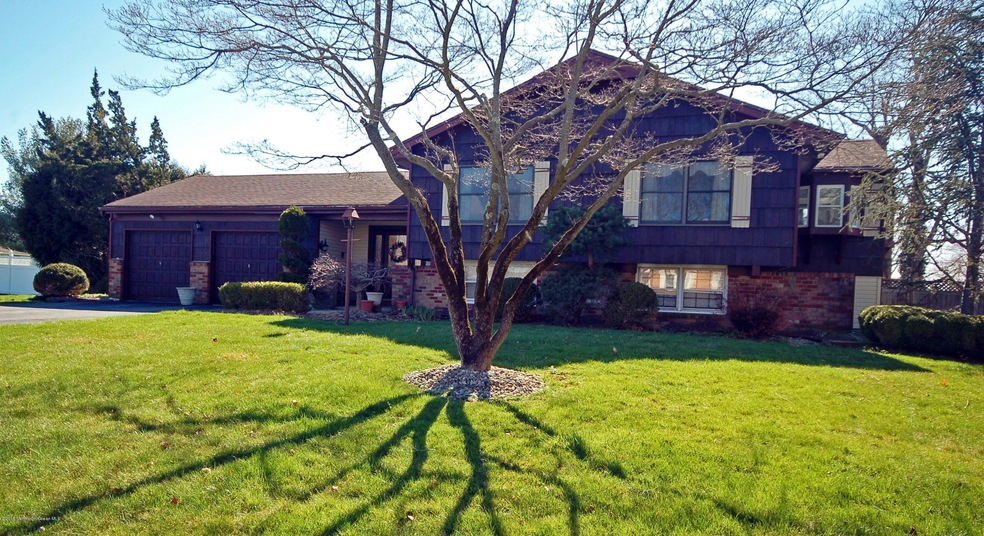 4 Foxcroft Dr, Marlboro, NJ 07746 - photo 1