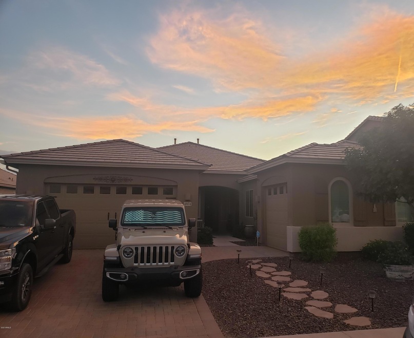 4974 S Leisure Way - Front Photo 3