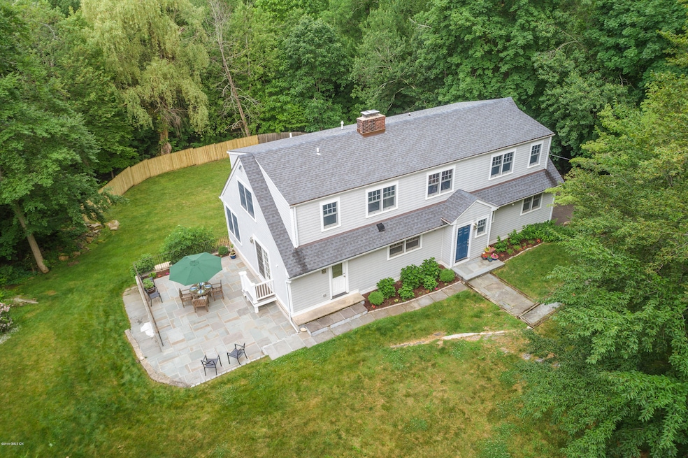 94 Cognewaugh Rd, Cos Cob, CT 06807 - photo 1
