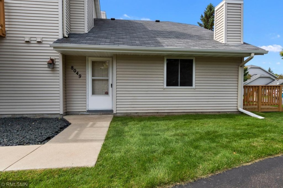 Wonderful ground level townhouse in an excellent l