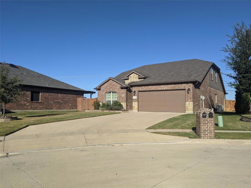 Exterior Front Right