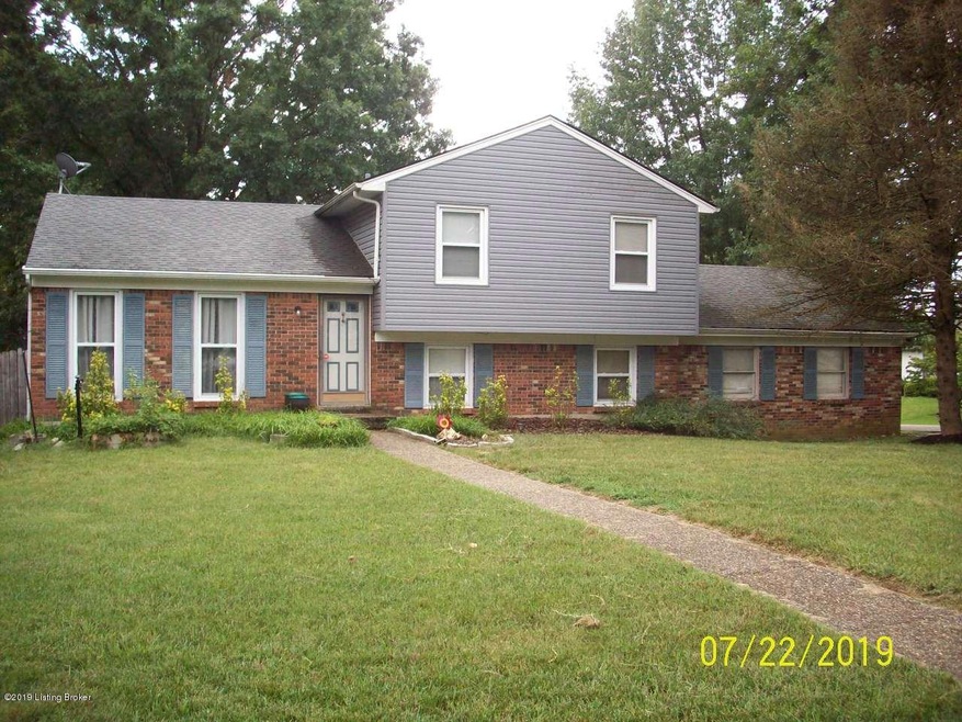 6907 Roseborough Ct, Louisville, KY 40228 - photo 1
