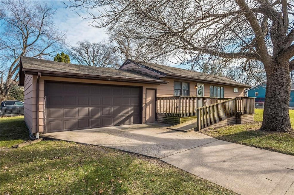 1335 E 28th St, Des Moines, IA 50317 - photo 1