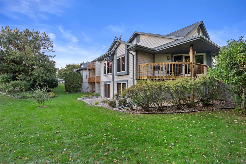 613 Bay View Rd unit 60, Mukwonago, WI 53149 - photo 1