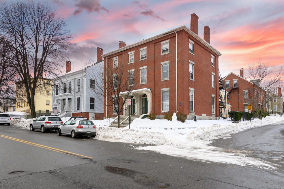 169 Danforth St Unit 4-large-001-021-Fro