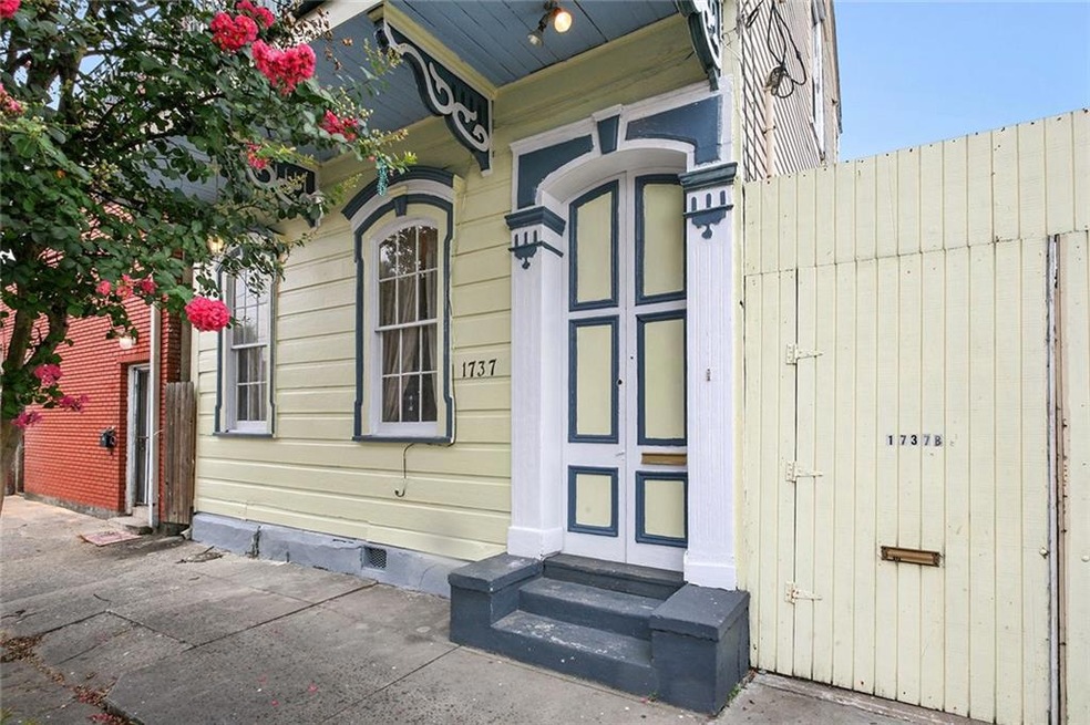 Exterior, Street View