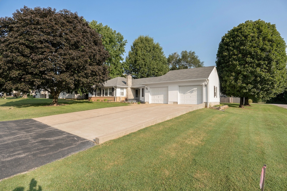813 E Walnut St-1
