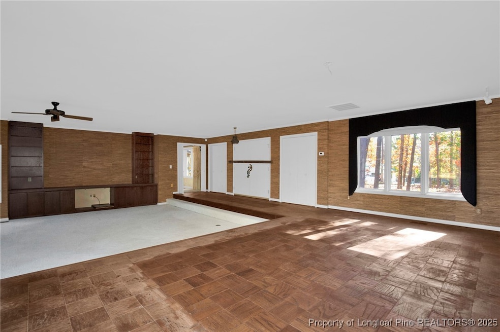 549 Rainforest Rd, Hope Mills, NC 28348 - photo 1