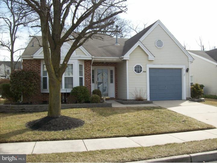 656 Cascade Dr S, Mount Laurel, NJ 08054 - photo 1