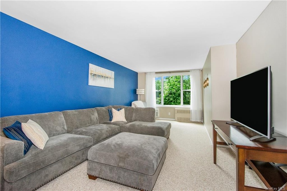 Cresthaven unit 327, Yonkers, NY 10703 - photo 1