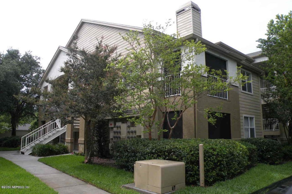 27 Arbor Club #209 Front