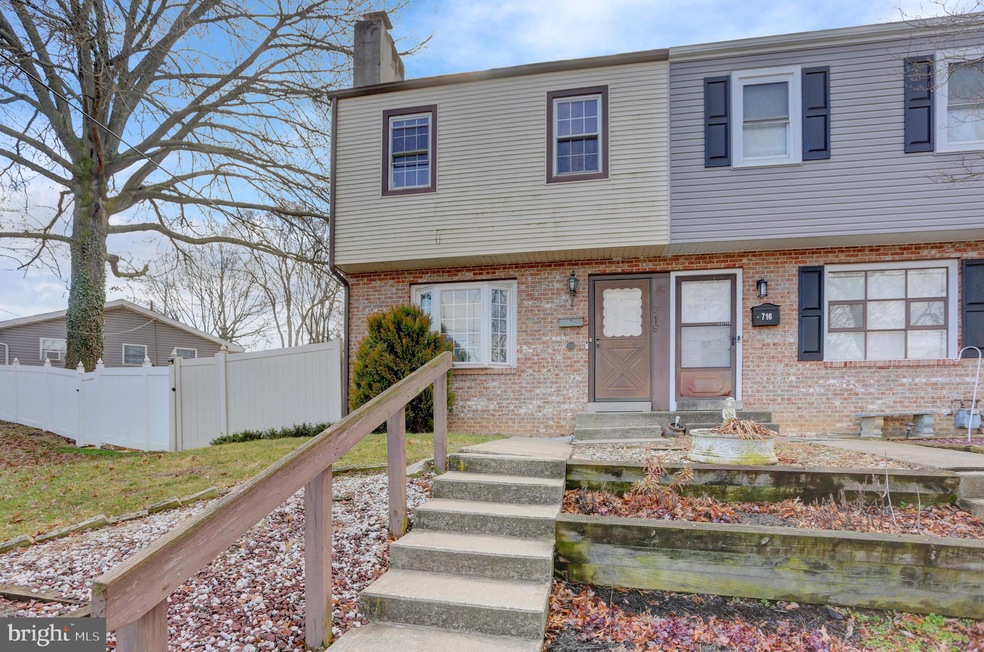 718 Crescent Ave, Reading, PA 19605 - photo 1