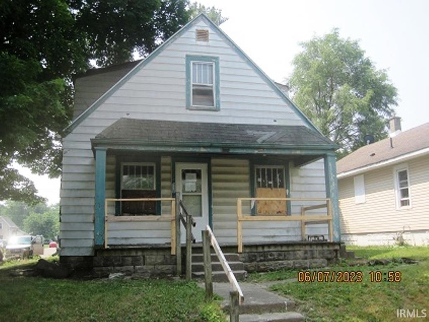 1133 E 27th St, Anderson, IN 46016 - photo 1