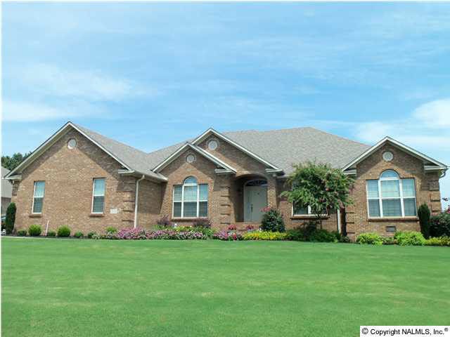 BEAUTIFUL HOME IN A GREAT NEIGHBOR HOOD!