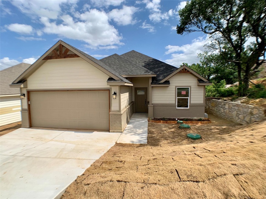 813 Pease River Dr, Granbury, TX 76048 - photo 1