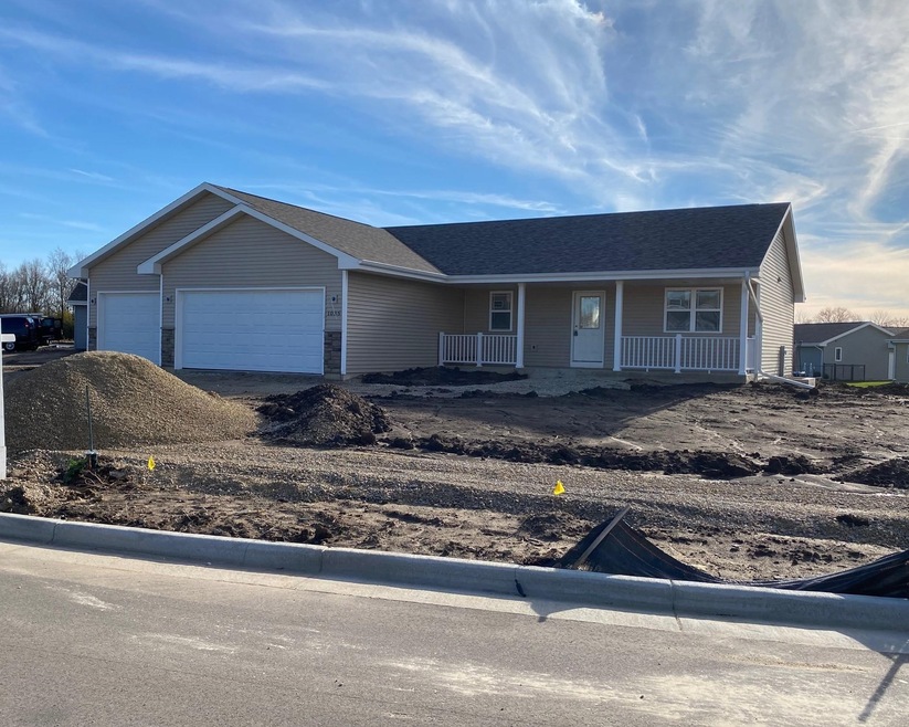 1035 Plum Ct, Janesville, WI 53546 - photo 1