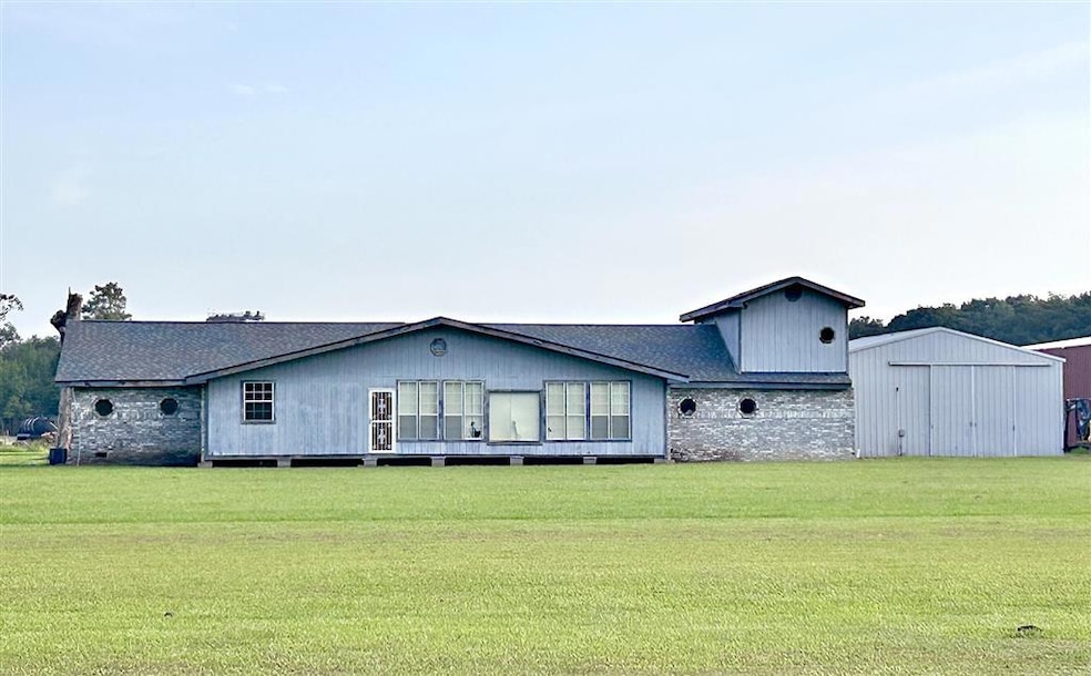 103 Houssiere Ln, Jennings, LA 70546 - photo 1