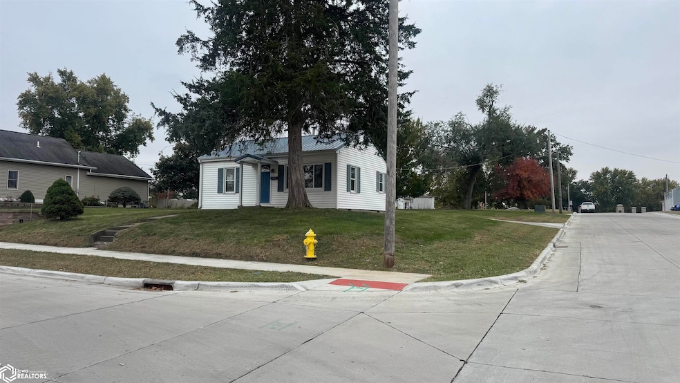 1726 Carroll St, Keokuk, IA 52632 - photo 1