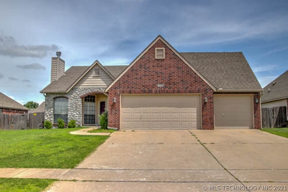 1606 W Vicksburg Place, Broken Arrow, OK 74011 - photo 1