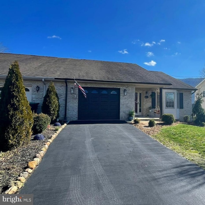 235 Miller Dr, Strasburg, VA 22657 - photo 1