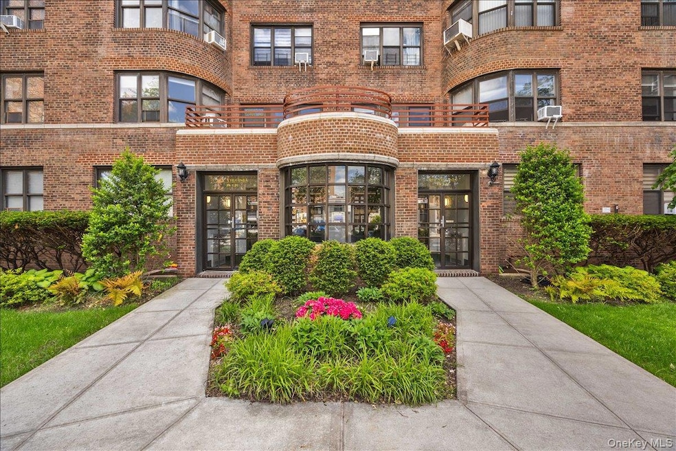 98-120 Queens Blvd unit 6G, Rego Park, NY 11374 - photo 1