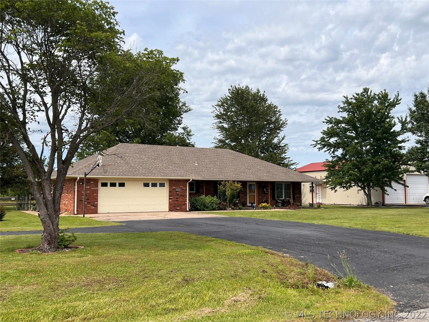 Nice home w/2 shops on 7 acres mol
