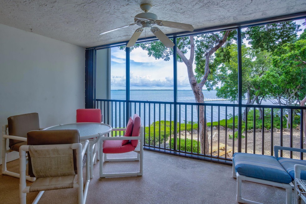 Gorgeous Bay Views! 8