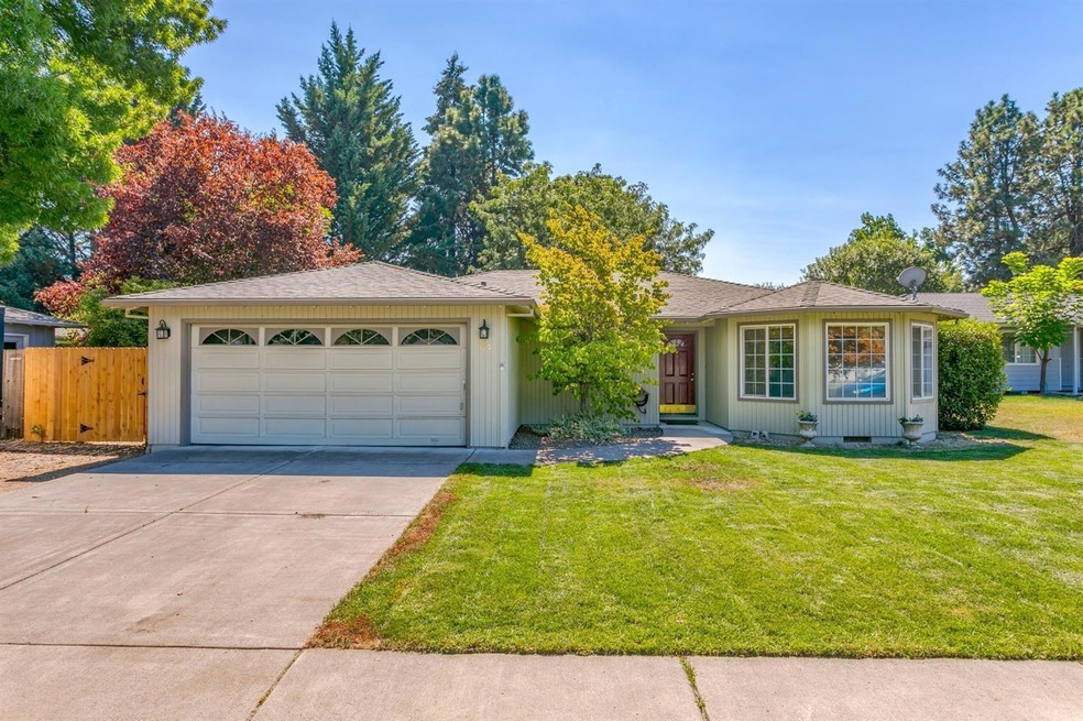 110 Shadow Wood Ct, Central Point, OR 97502 - photo 1