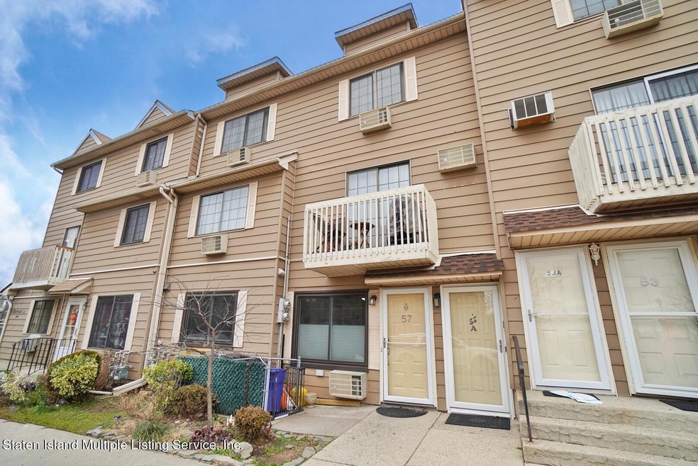 57 Daffodil Ln unit 152, Staten Island, NY 10314 - photo 1