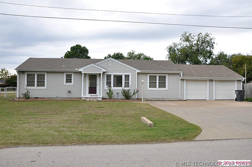 Well Maintained Home in Jenks!