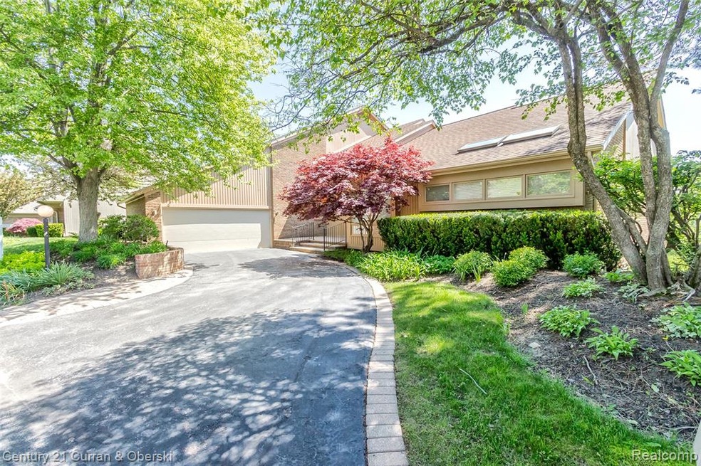 Highly desirable West Bloomfield neighborhood, hug