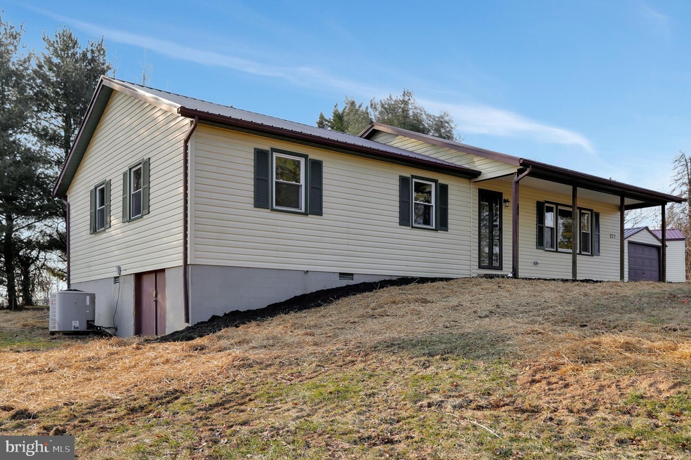 277 Lavin Ln, Bunker Hill, WV 25413 - photo 1