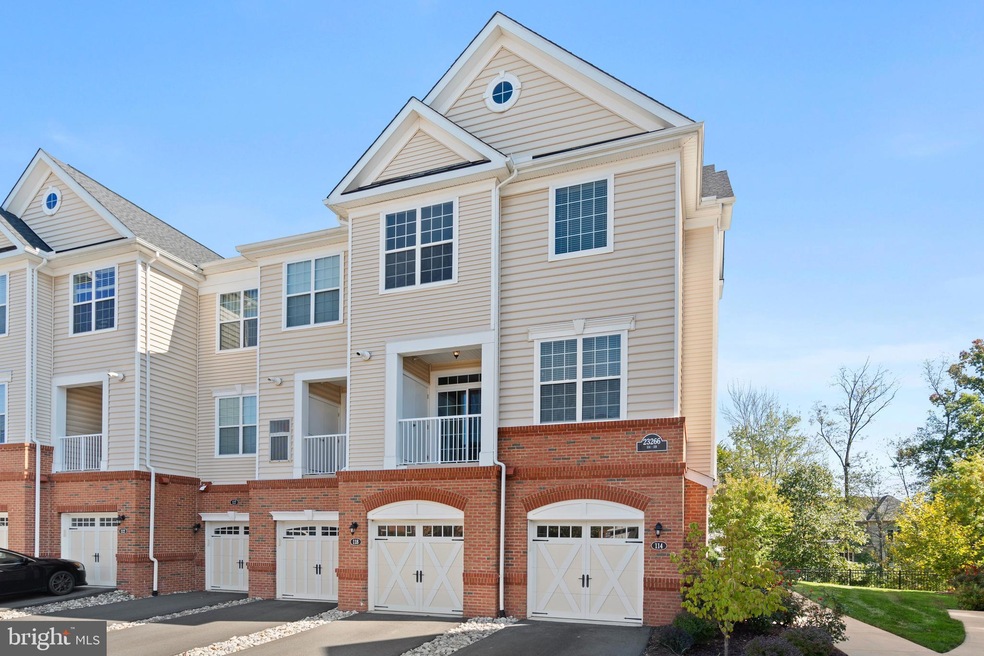 23266 Southdown Manor Terrace unit 114, Ashburn, VA 20148 - photo 1