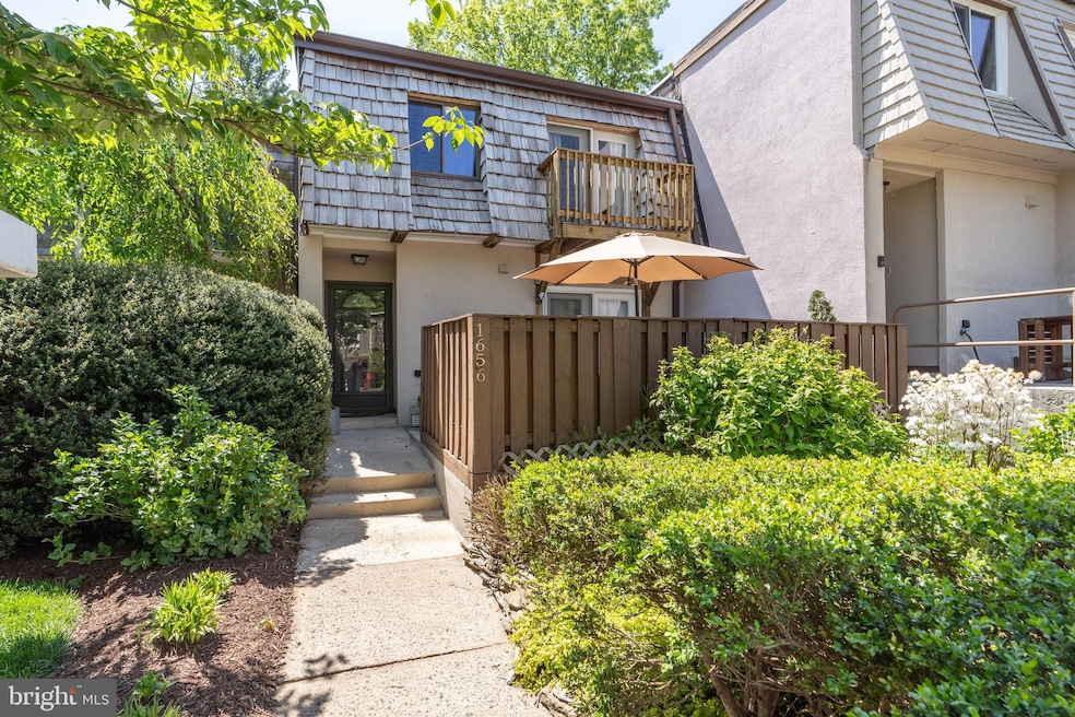 1656 Valencia Way, Reston, VA 20190 - photo 1