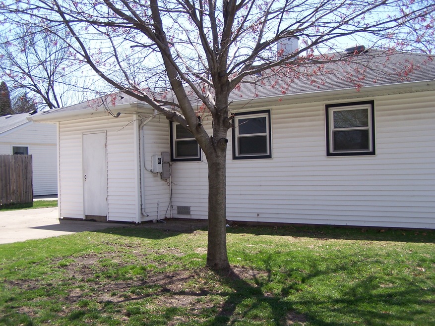 2404 Kirchoff Rd, Rolling Meadows, IL 60008 - photo 1