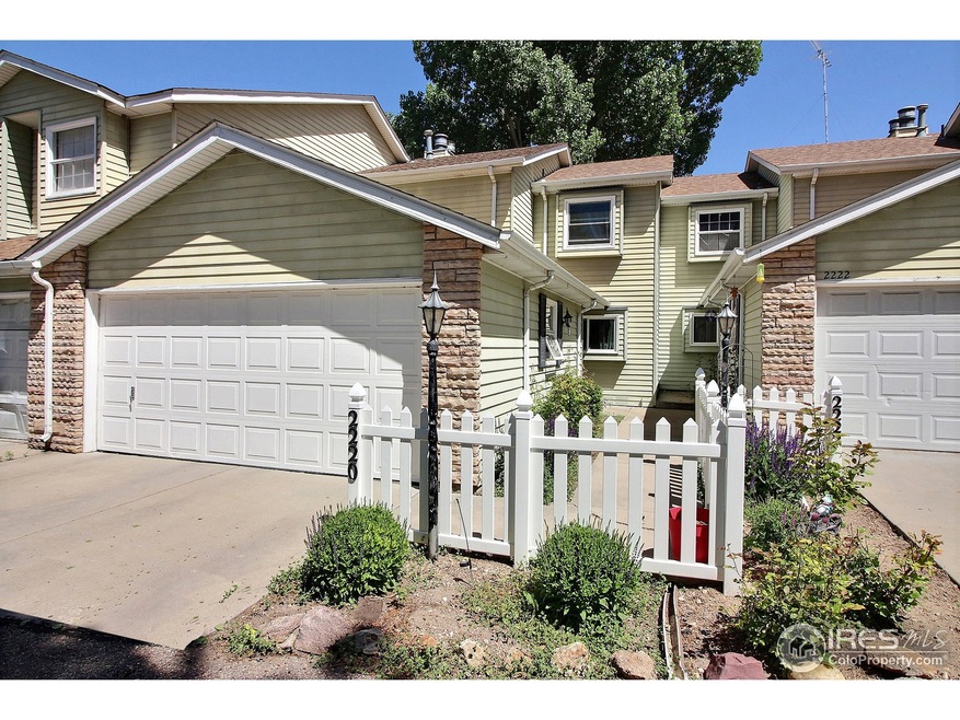 Very Charming Weaver Heights Townhome!