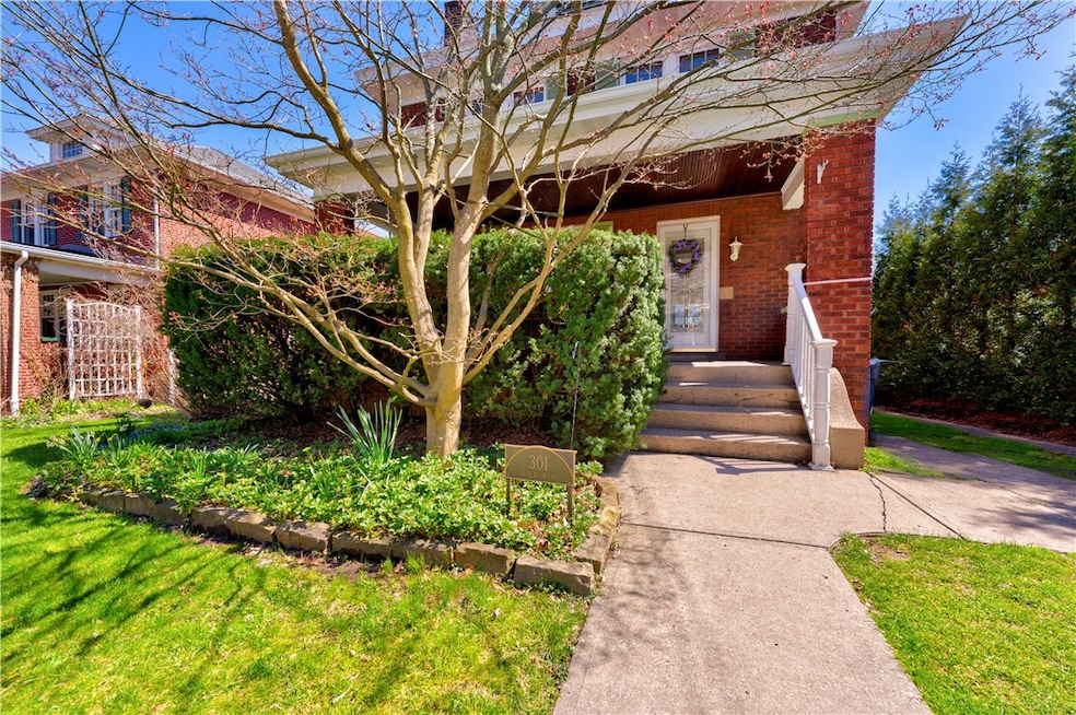 great curb appeal at 301 Arden Rd.