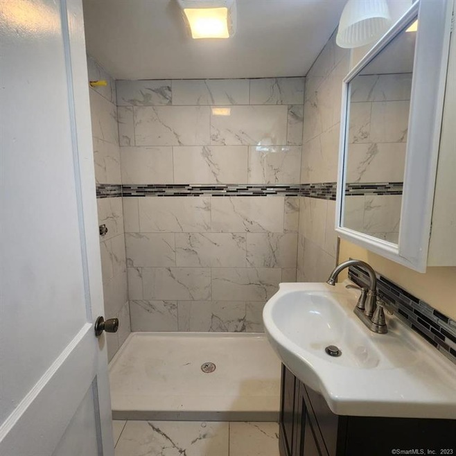 199 Peck Ave unit 3, West Haven, CT 06516 - photo 1