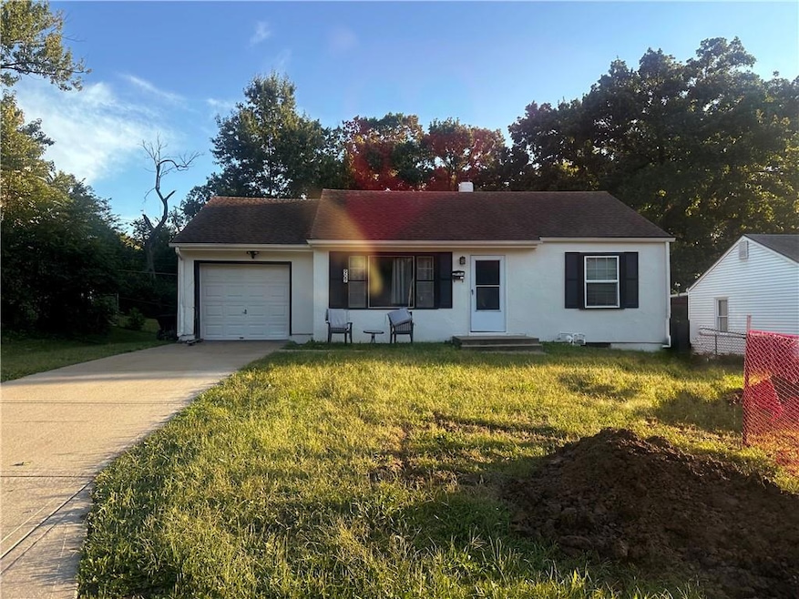 909 E 100th Terrace, Kansas City, MO 64131 - photo 1