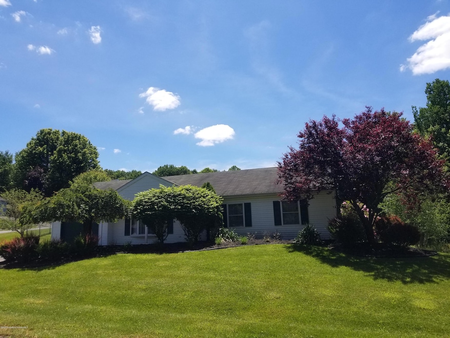4 Stream View Ct, Mountain Top, PA 18707 - photo 1